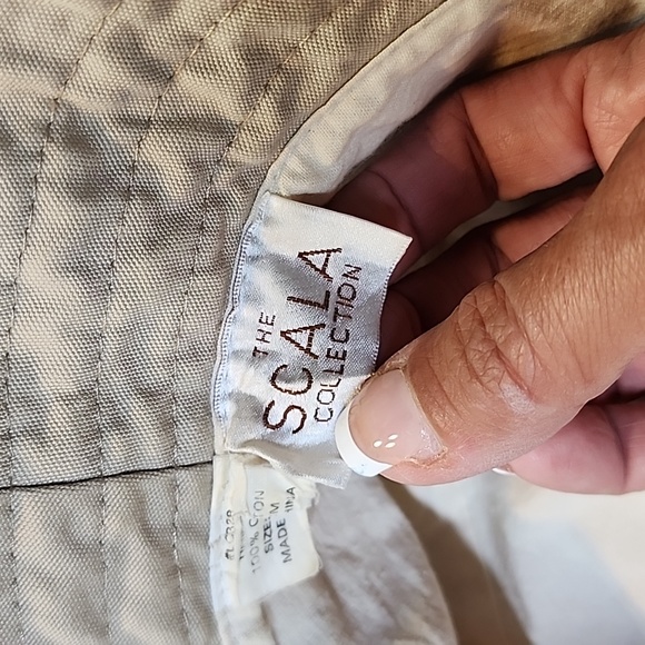 The Scala collection Hat - Picture 7 of 8